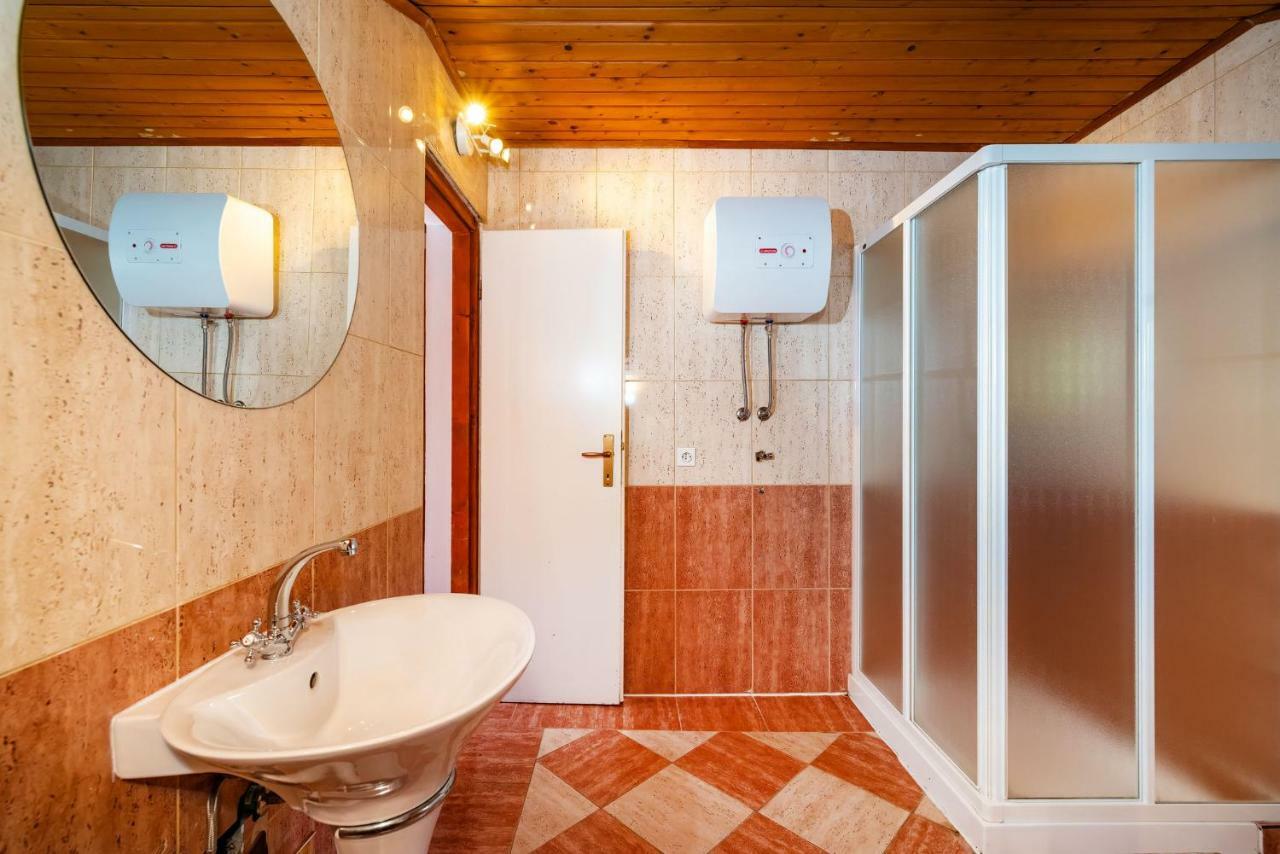 Vacation House Anna Karlobag Εξωτερικό φωτογραφία